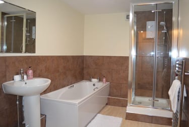6 bed flat, North Terrace, Denton, Newcastle, NE24AD - Image 2
